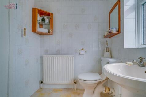Bathroom 1.2.jpg
