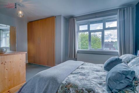 Bedroom 1.3.jpg