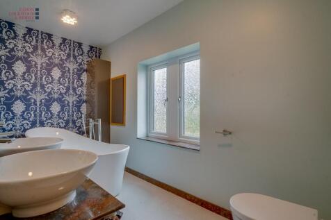 Bathroom 1.1.jpg