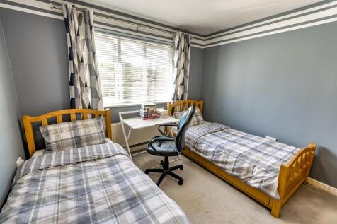 DSC_7684-Edit_bedroom.JPG