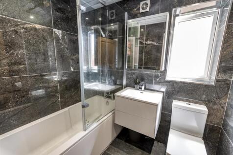 DSC_7690-Edit_bathroom.JPG