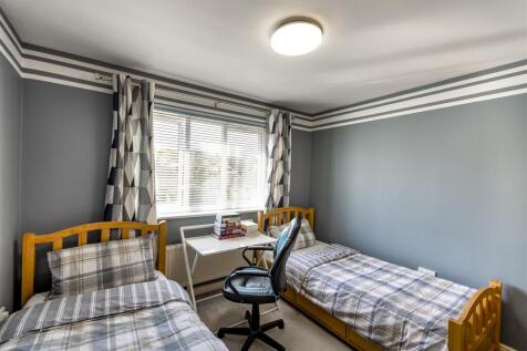 DSC_7687-Edit_bedroom.JPG