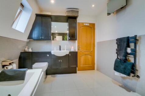 Master En-Suite
