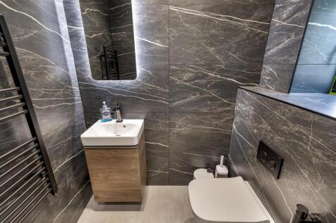 DSC_8908-Edit_bathroom.JPG