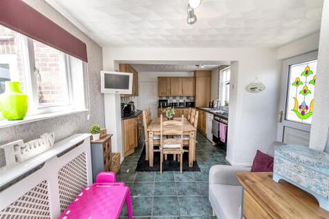 Snug into Kitchen