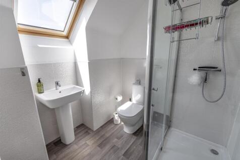 Master Bedroom En-Suite