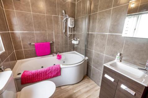 En-Suite Bathroom