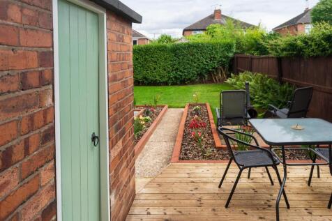 Back_garden_from_back_door.jpg