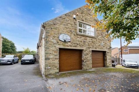 Double Garage and Games Room