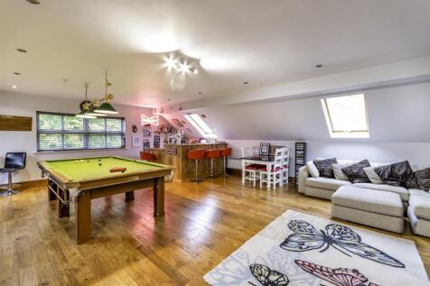 Open Plan Games Room and Bar