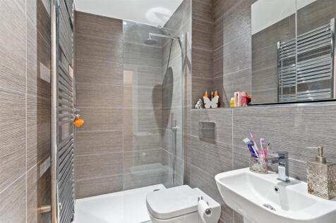 Bedroom 2 En-suite