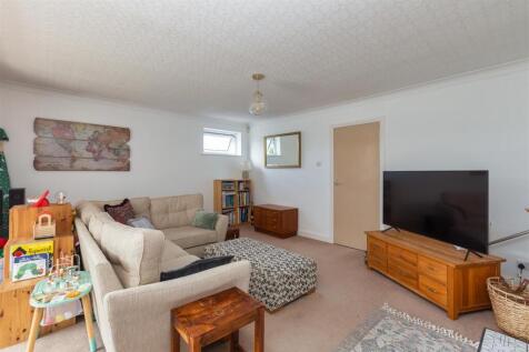 24 MOORSIDE ROAD-8.jpg