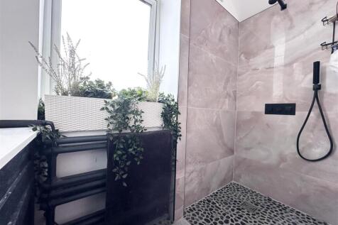 En Suite Shower
