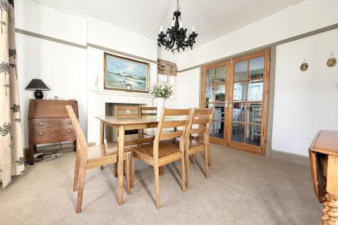 Dining Room/Snug Lounge