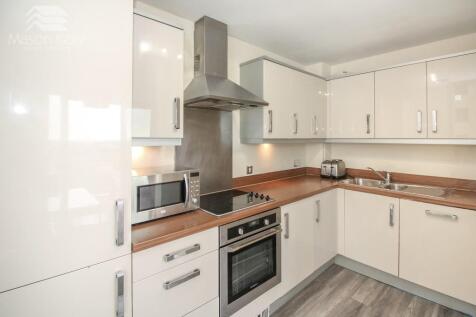FITTED KITCHEN