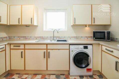 FITTED KITCHEN