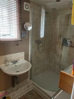 ANNEXE SHOWER ROOM