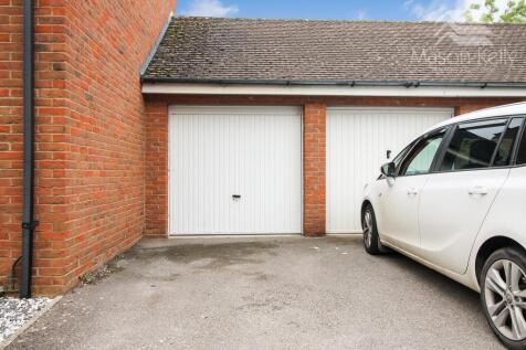 GARAGE &amp;SINGLE DRIVE