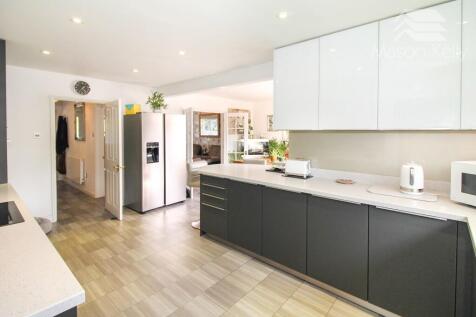 KITCHEN/BREAKFAST