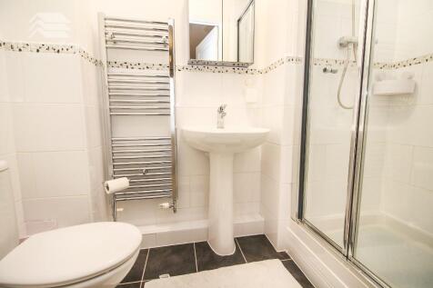 EN SUITE TO MASTER