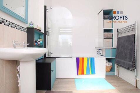 Family bathroom view 3 