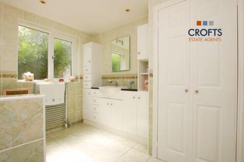 Family Bathroom view 2