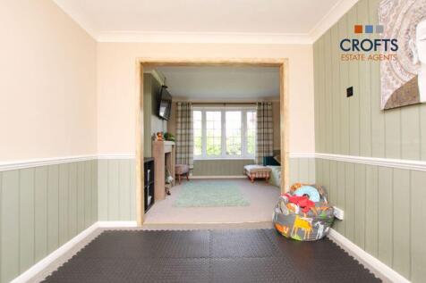 Open-plan sitting room/dining room