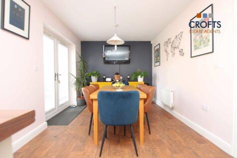 Kitchen-diner view 3