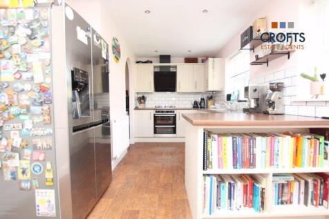 Kitchen-diner view 4