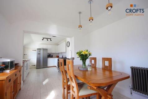 Kitchen-diner view 3