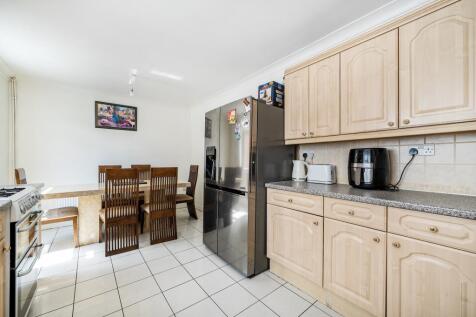 Kitchen/Dining Area