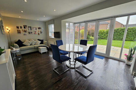 Dining/Snug Area