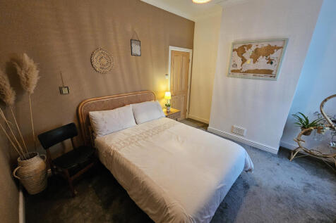 Main Bedroom (rear)