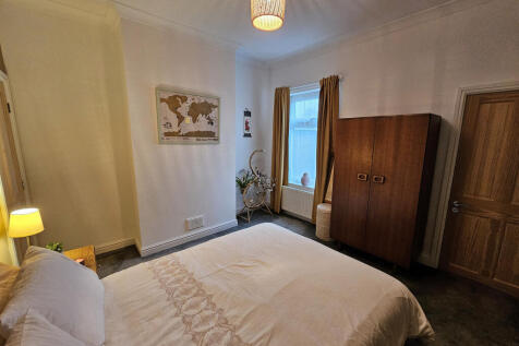 Main Bedroom (rear)