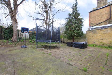 property in Ravenslea Road, 
Wandsworth Common, SW12