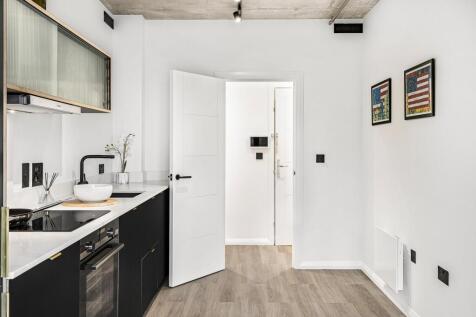 property in The Hudson, 
1 Maryland Point, E15