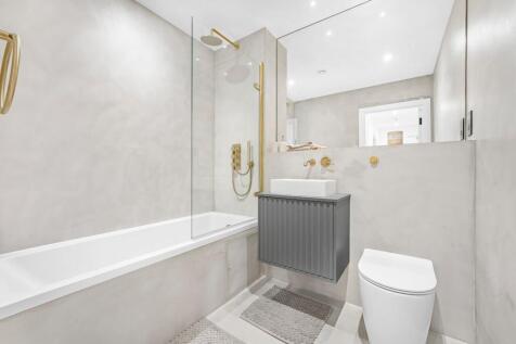 property in The Hudson, 
1 Maryland Point, E15