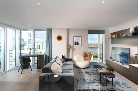 property in Woodberry Down, 
Finsbury Park, N4