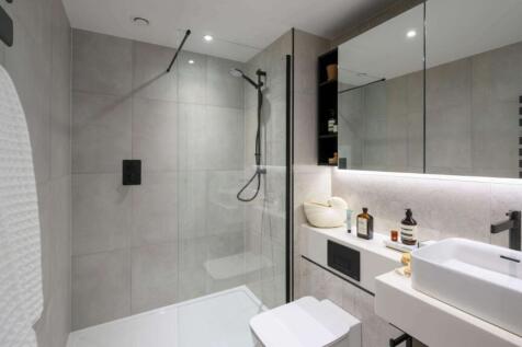 property in Woodberry Down, 
Finsbury Park, N4