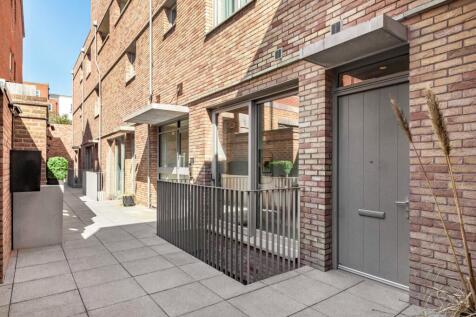 property in Lamb Mews, 
50 Lamb Lane, E8