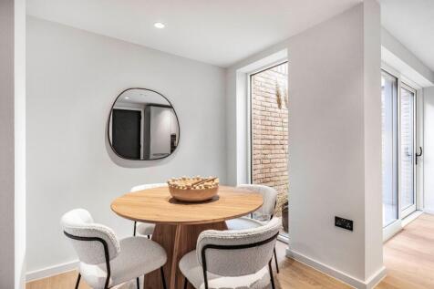 property in Lamb Mews, 
50 Lamb Lane, E8