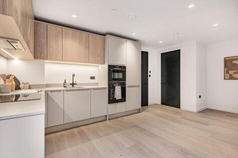 property in Lamb Mews, 
50 Lamb Lane, E8