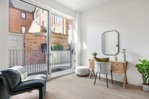 property in Lamb Mews, 
50 Lamb Lane, E8
