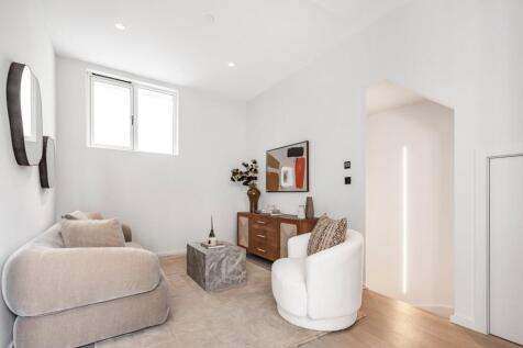property in Lamb Mews, 
50 Lamb Lane, E8