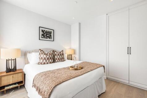 property in Lamb Mews, 
50 Lamb Lane, E8