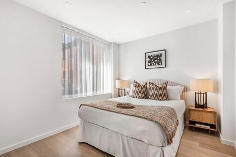 property in Lamb Mews, 
50 Lamb Lane, E8