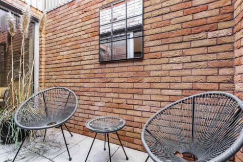 property in Lamb Mews, 
50 Lamb Lane, E8
