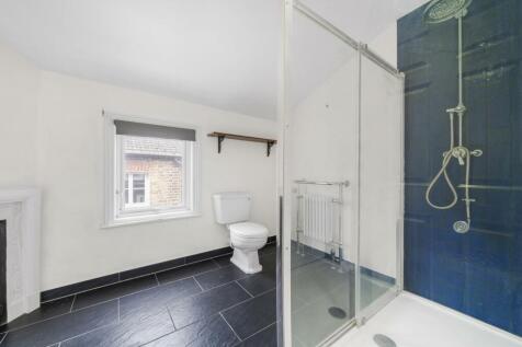 Upper Bathroom.jpg