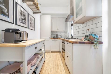 Kitchen (2).jpg