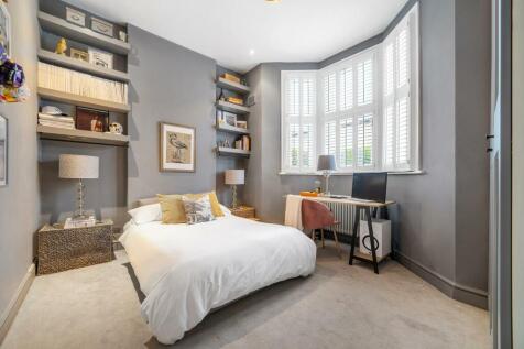 Bedroom 1.jpg
